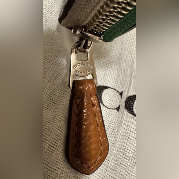 Coach RARE Cactus Green/White Desert Zipper Around Wallet NWOT - Picture 9 of 9